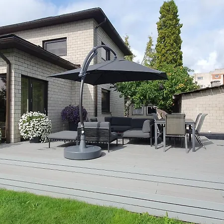 Semesterbostad Elly House