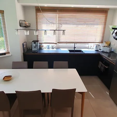Elly House Semesterbostad